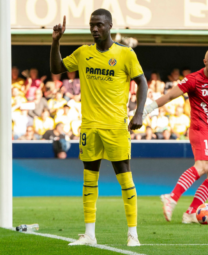 马特拉齐和鲁伊科斯塔勾肩搭背看焰火